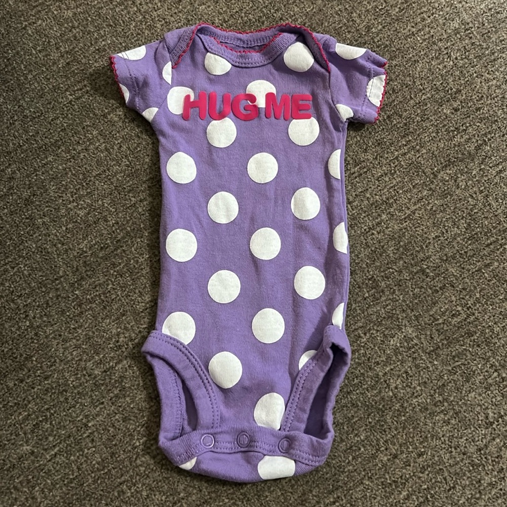🌺 Carters Newborn onesie with Hug Me and polka dots! Valentines Day baby girl